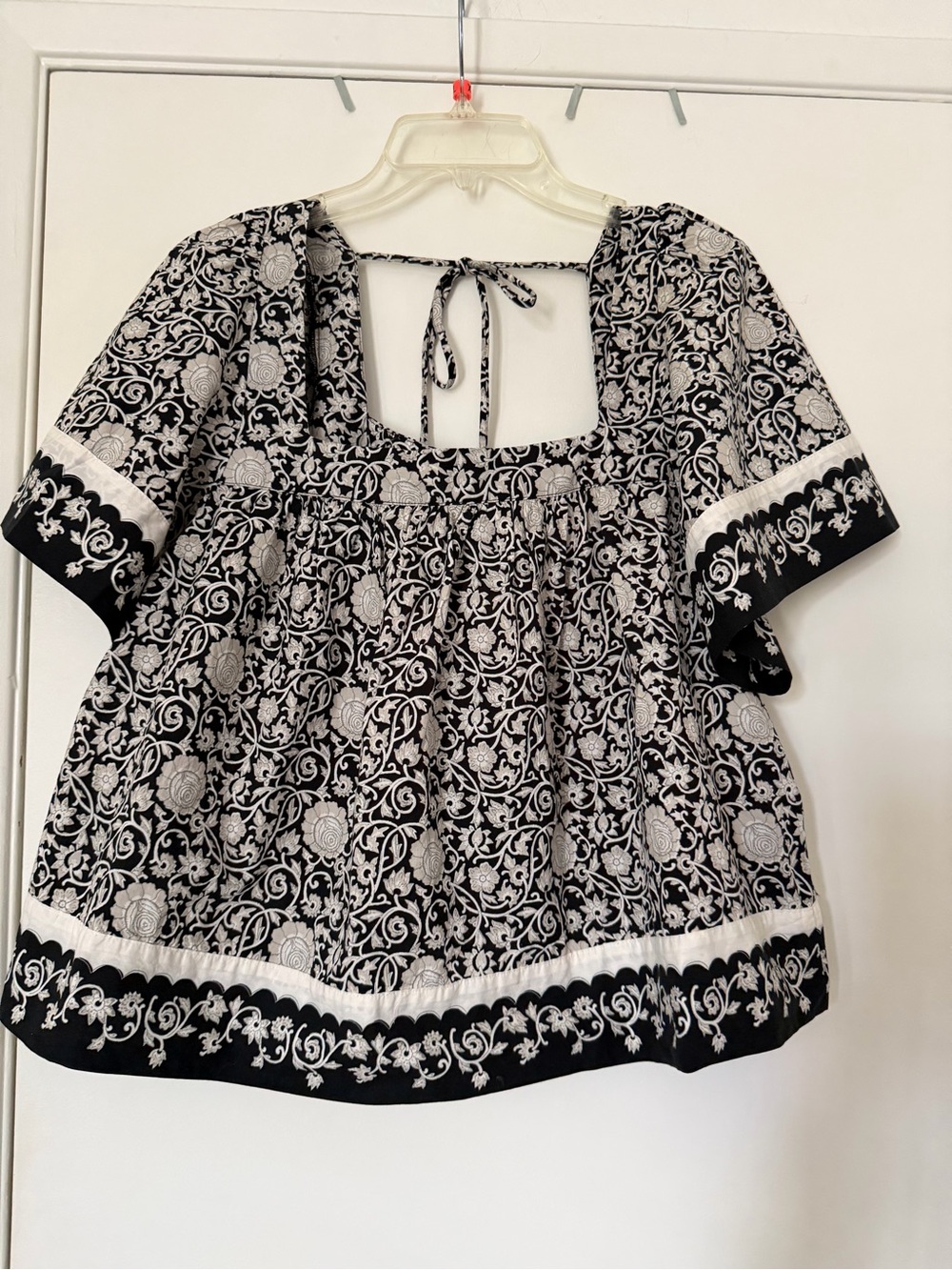 Universal Thread Black & White Square-Neck Peasant Blouse